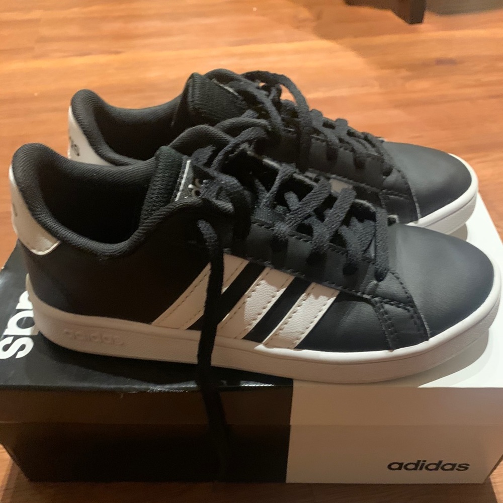 Adidas grant court sneakers